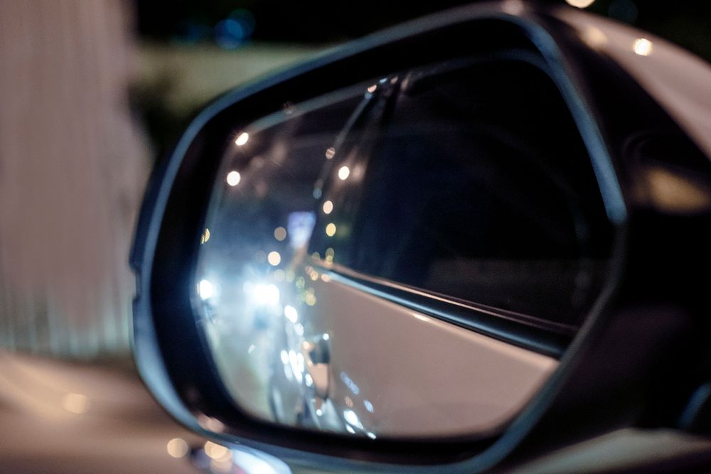 Light in the rear view mirror of a car