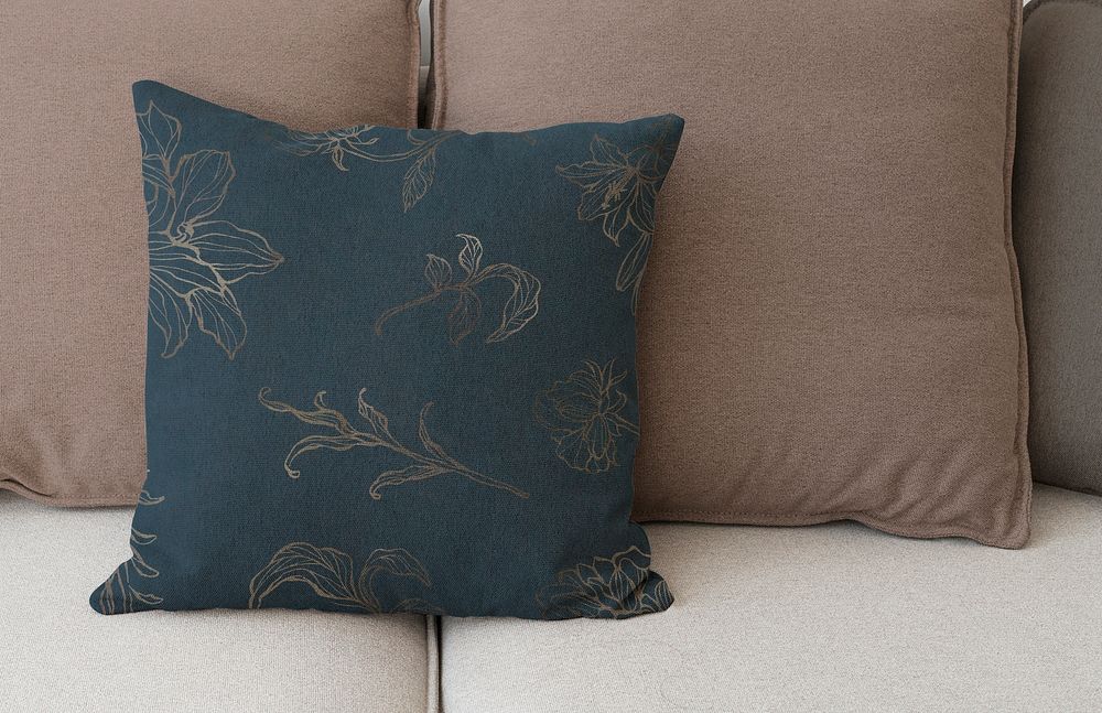Vintage cotton cushion cover mockup psd in floral pattern living concept