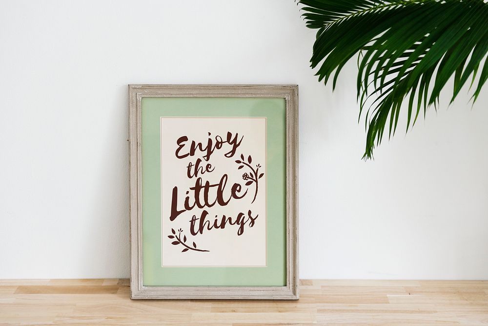 Enjoy the little things phrase photo frame