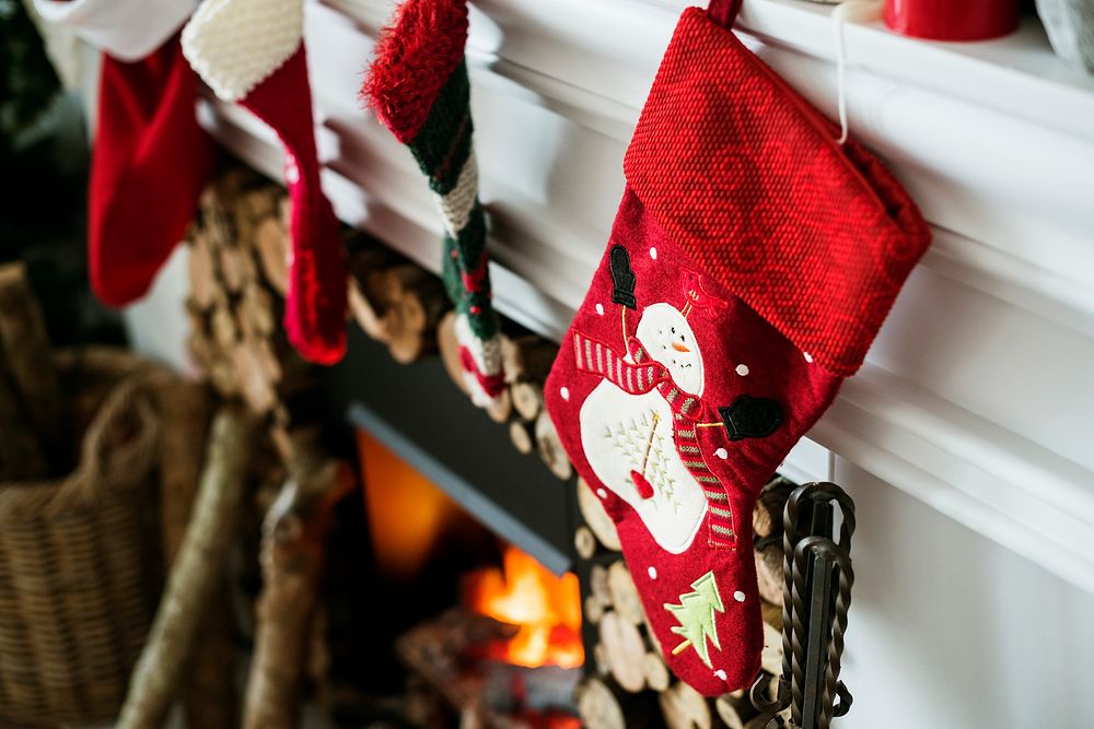 Christmas stockings hanging on a chimney  Photo - rawpixel