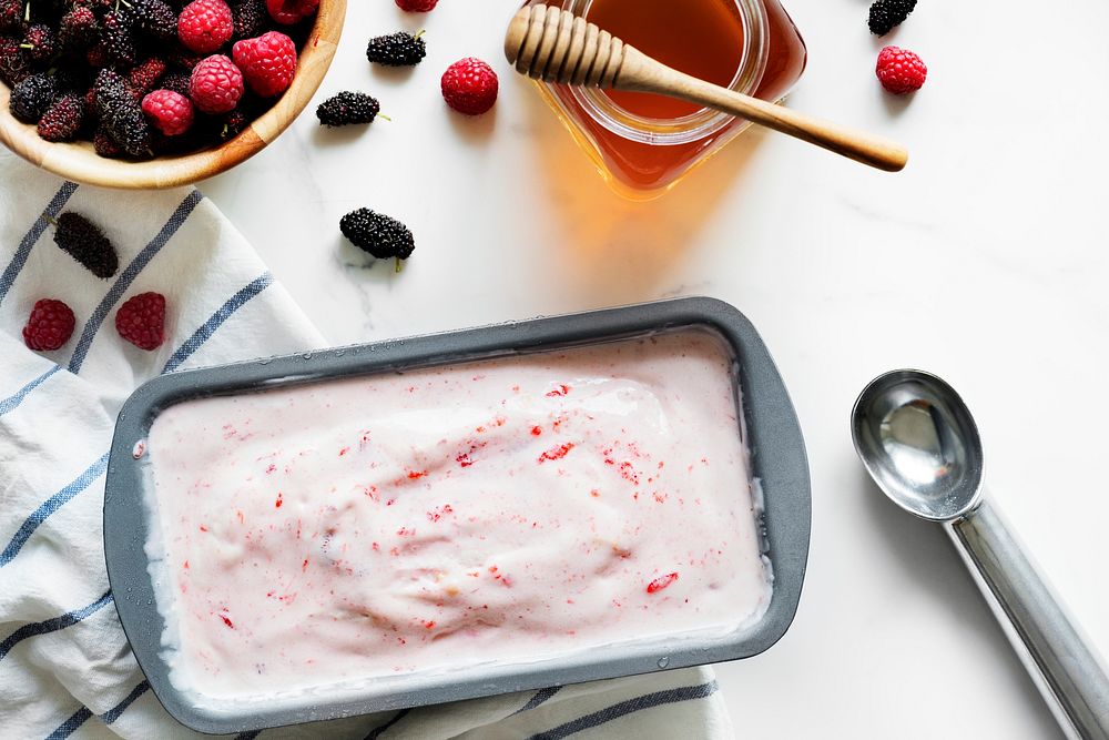 Sweet yogurt berry ice cream
