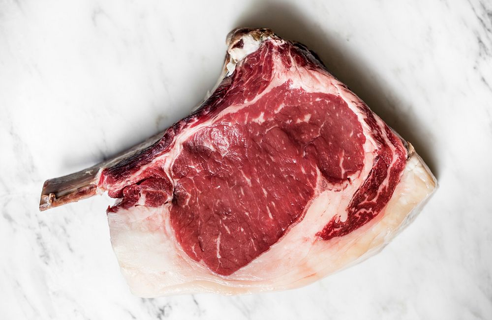 Cut of fresh rib eye | Photo - rawpixel