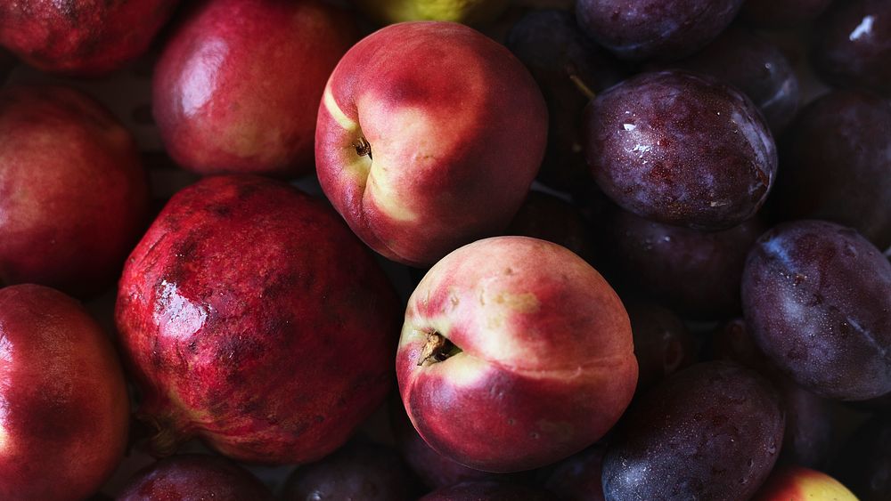 Food desktop wallpaper background, plums