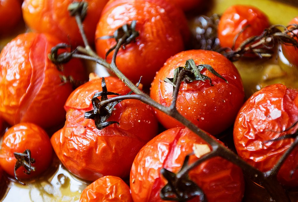 Roasted cherry tomatoes food photography recipe idea
