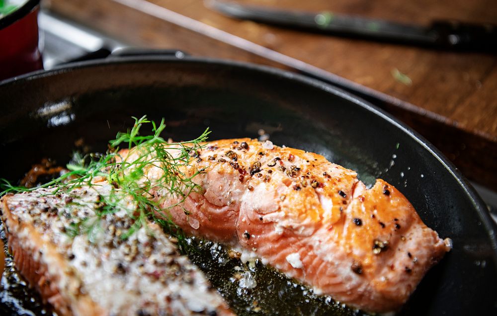 Salmon filet grilled in a pan