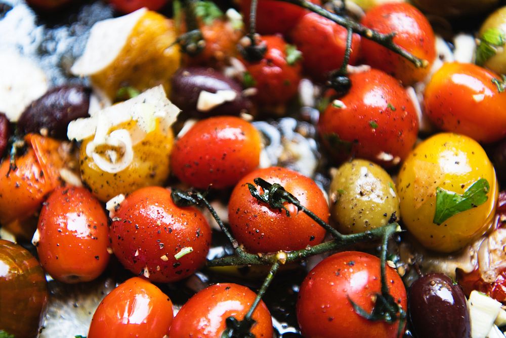 Roasted tomatoes food photography recipe idea