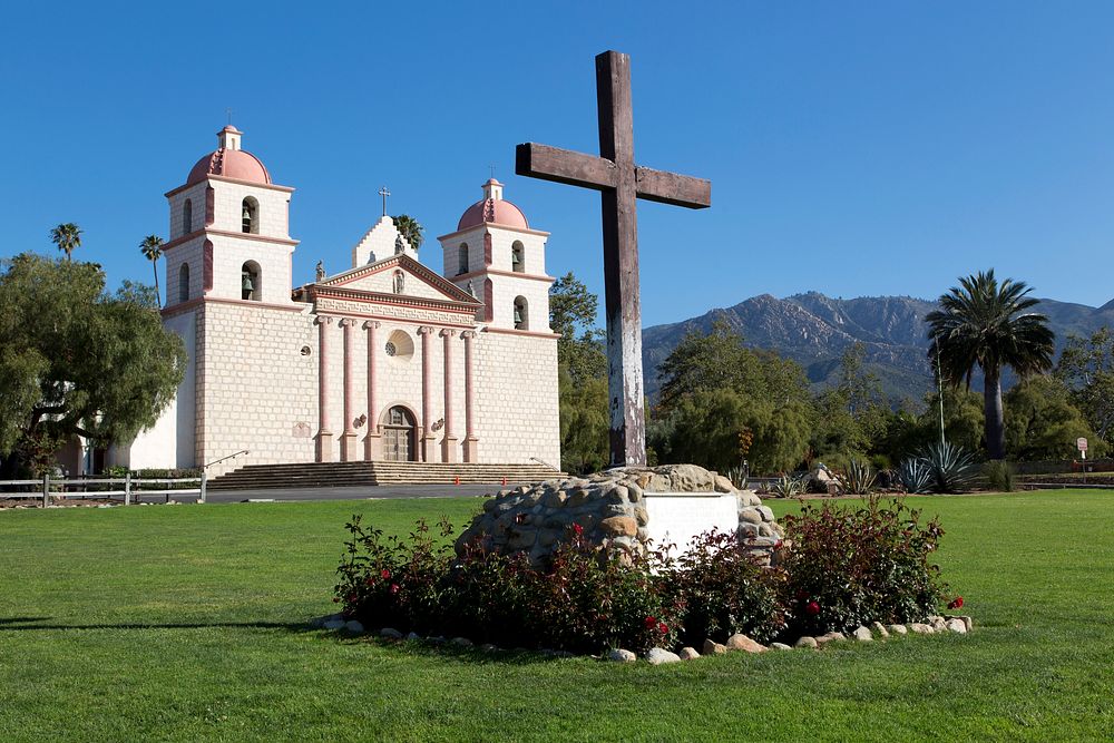 Mission Santa Barbara, also known as Santa Barbara Mission, is a Spanish mission founded by the Franciscan order near…