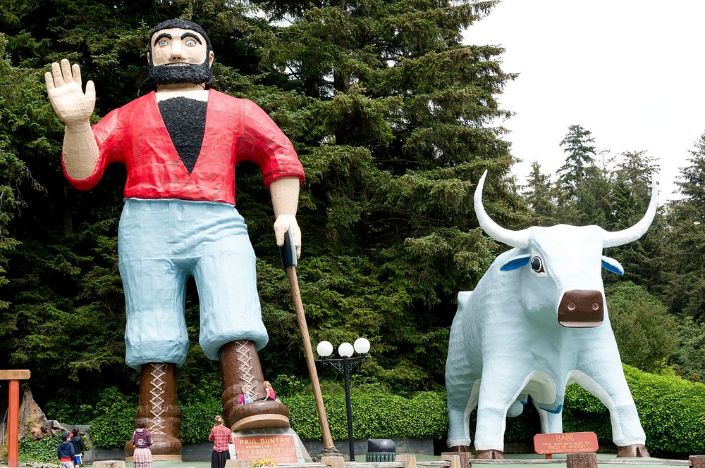 Paul Bunyan and his Blue Ox in Klamath, California Trees of Mystery site.