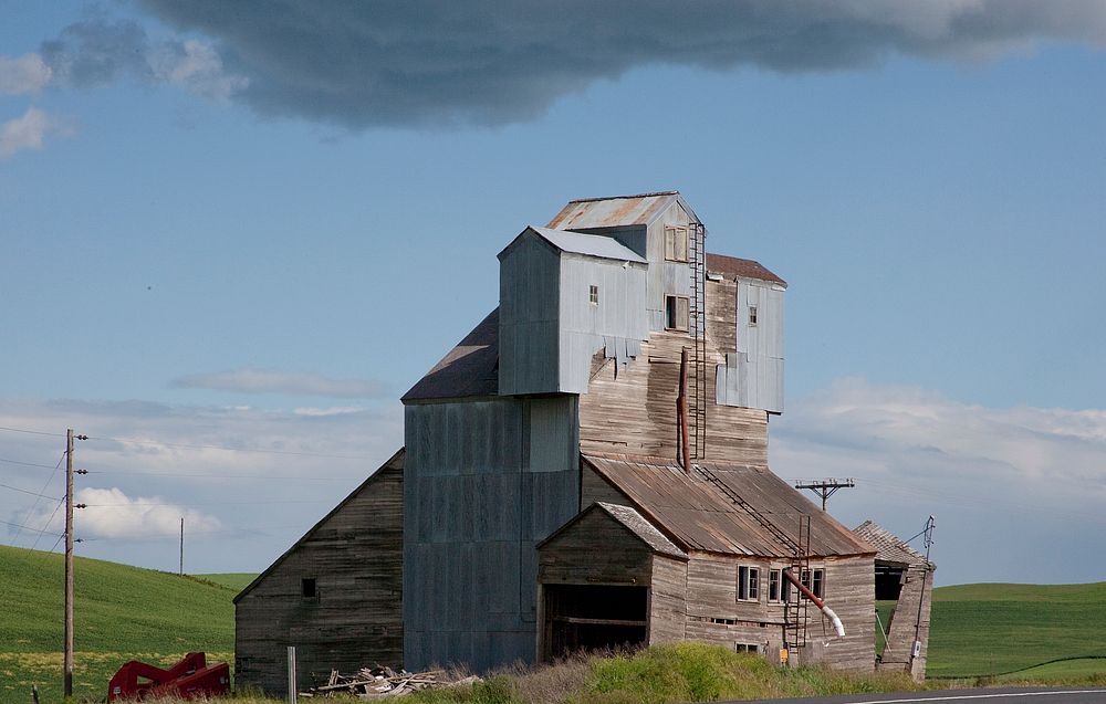 Grain elevator, Idaho (2005) by Carol M. Highsmith. Original image from Library of Congress. Digitally enhanced by rawpixel.