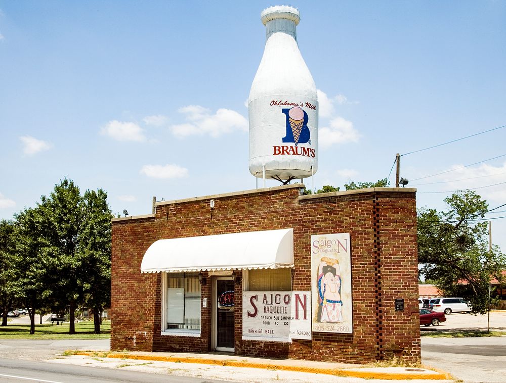 Braum's Milk on Route 66 in Oklahoma City, Oklahoma. Original image from Carol M. Highsmith&rsquo;s America, Library of…
