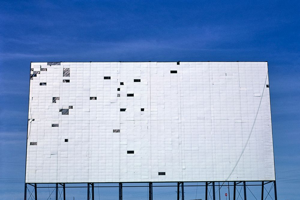 Hettinger Drive-in Theater, Hettinger, North Dakota (1987) photography in high resolution by John Margolies. Original from…