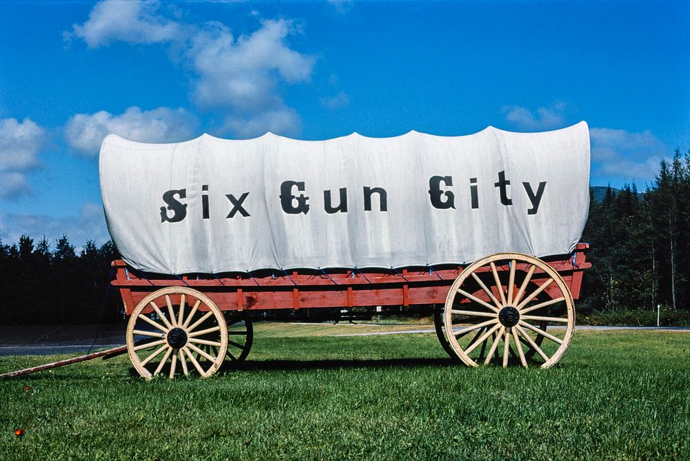 Six Gun City, Route 2, Jefferson, New Hampshire (1984) photography in high resolution by John Margolies. Original from the…