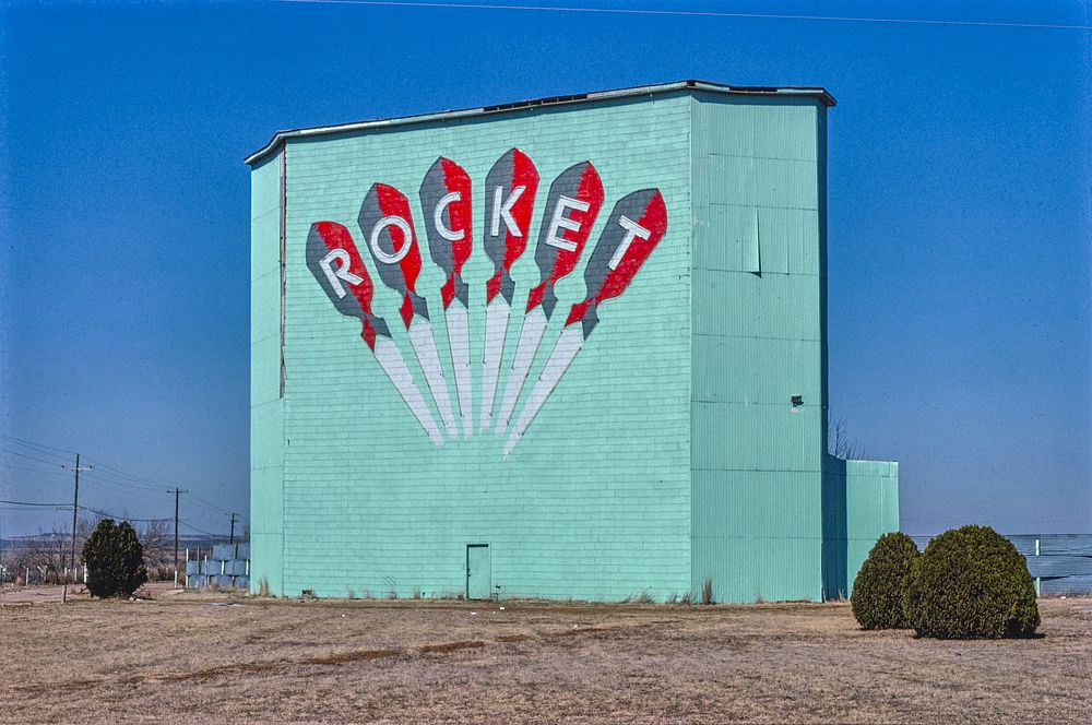 Rocket Drive-In, Sweetwater, Texas (1979) photography in high resolution by John Margolies. Original from the Library of…