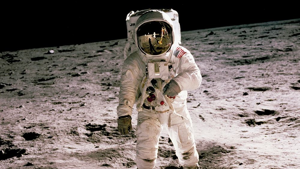 Astronaut desktop wallpaper, HD background,Edwin Aldrin walking on the lunar surface, remix from the artwork of NASA