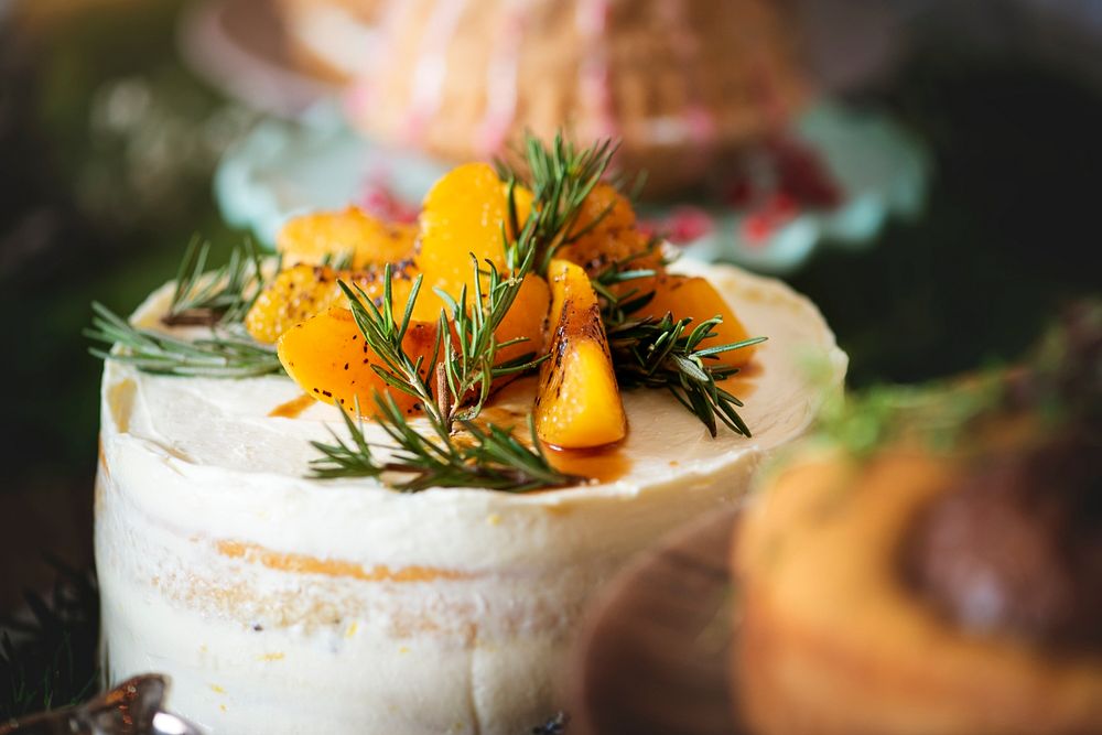 Buttercream cake with apricot and rosemary