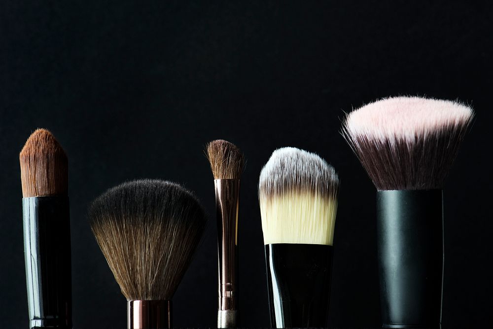 Closeup of cosmetic brushes