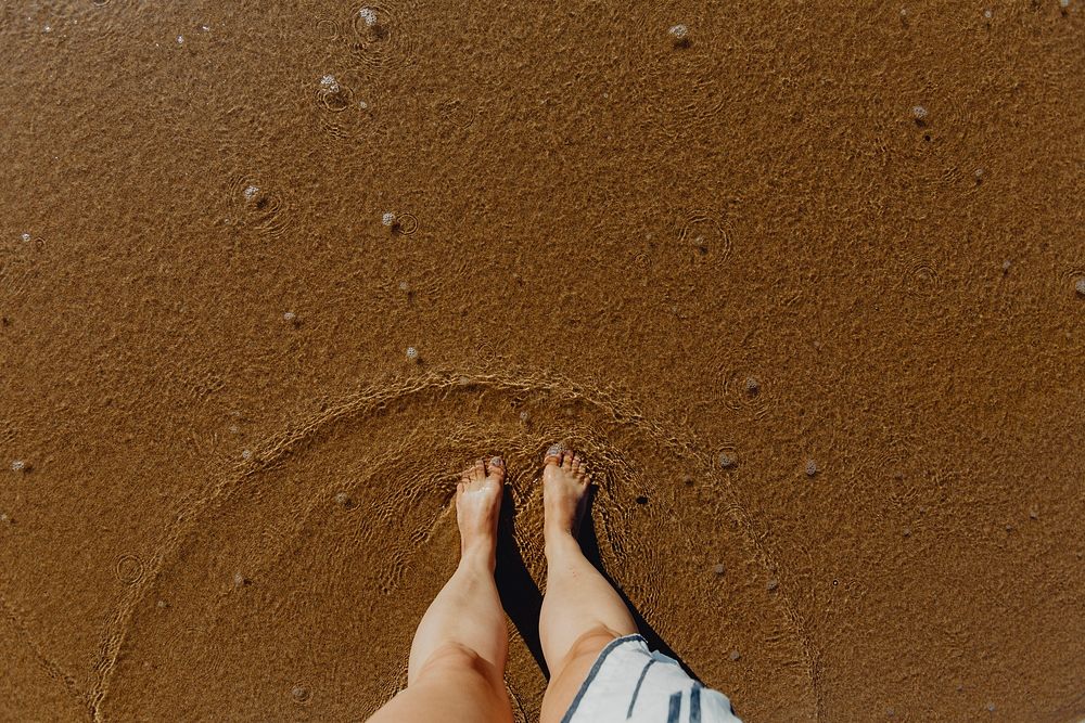 Bare feet at the beach