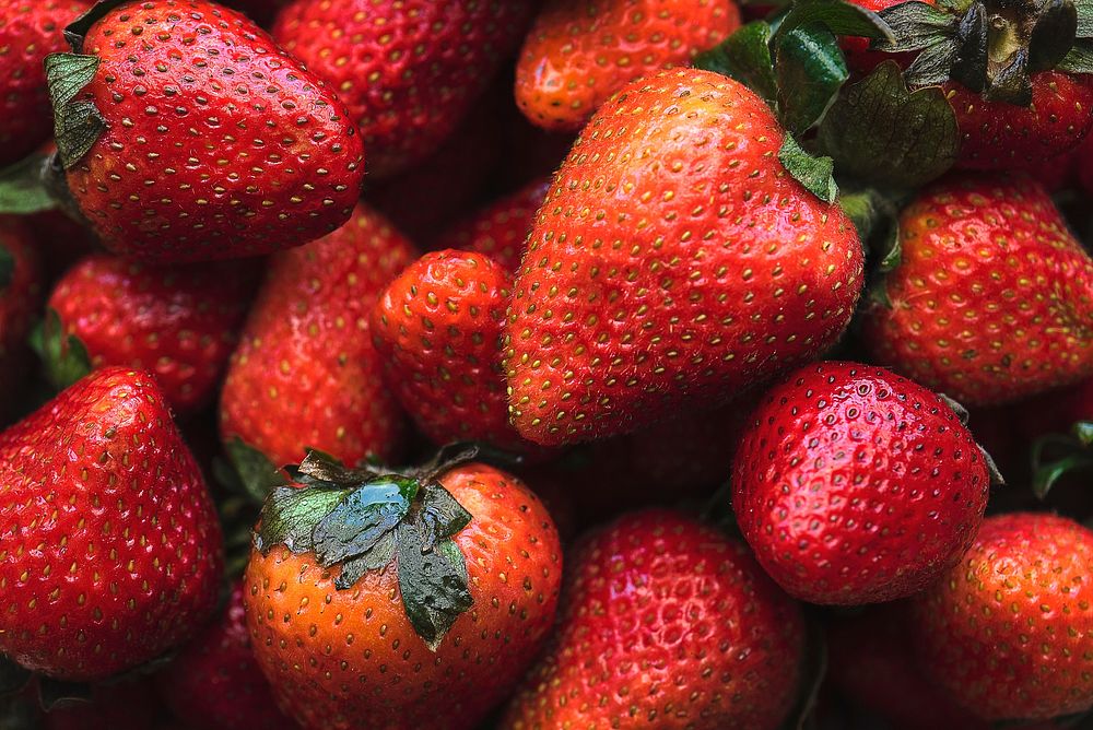 Fresh sweet strawberries in a bowl
