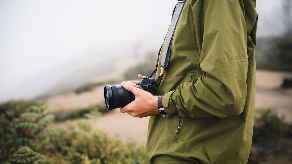 Travel desktop wallpaper background, photographer in the Chinese nature