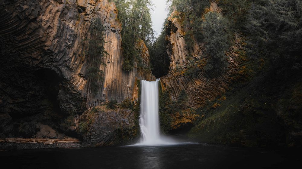 Landscape desktop wallpaper background, Toketee Falls in Oregon, USA