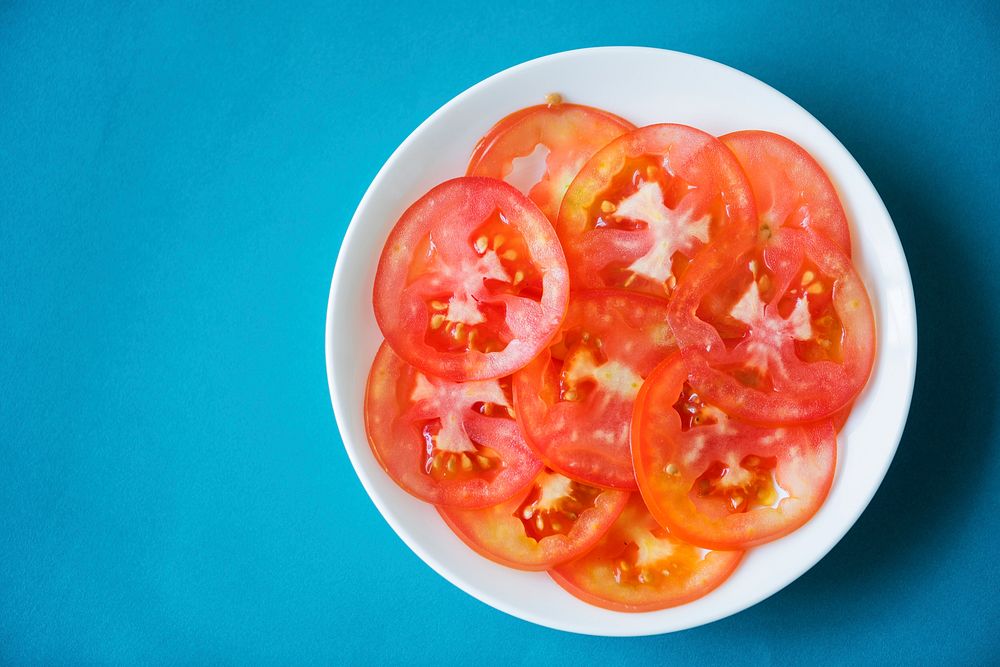 Slices of freshly cut tomato