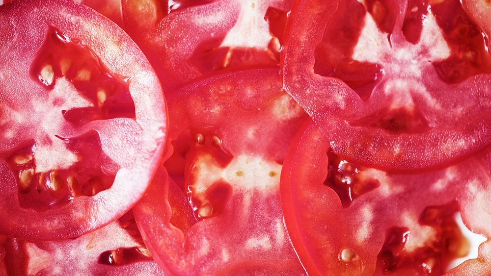 Slices of freshly cut tomato