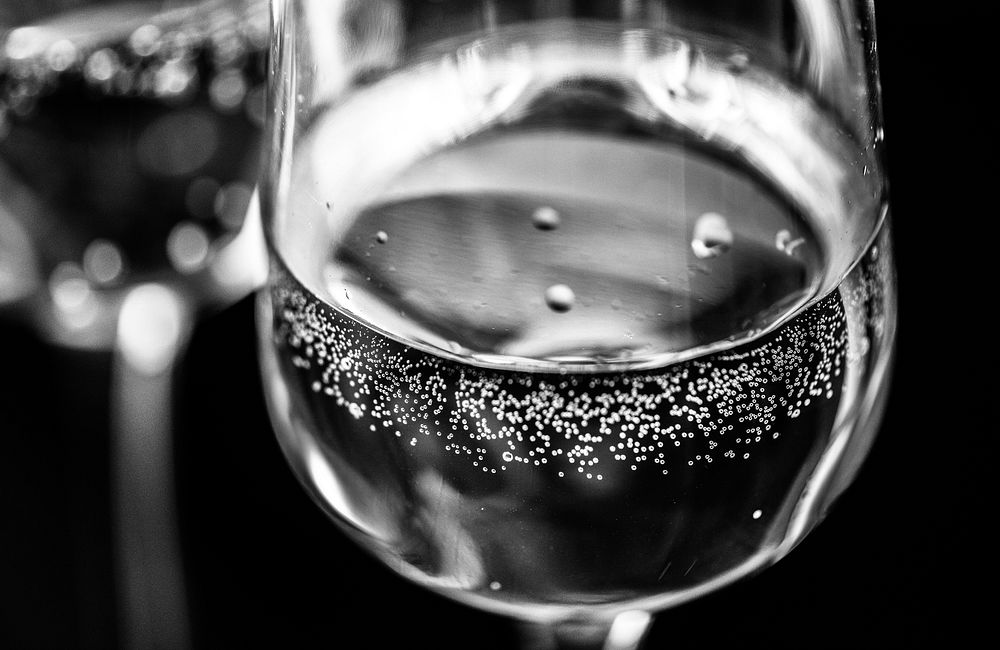 Two glasses of sparkling wine macro photography