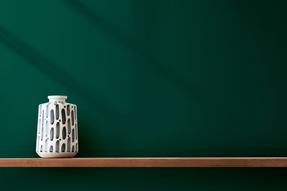 Green wall mockup psd with shelf and vase