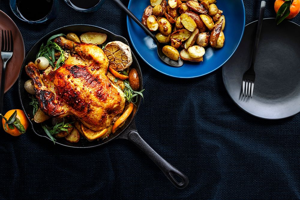 Holiday dinner table mockup with roasted chicken and potatoes food photography psd