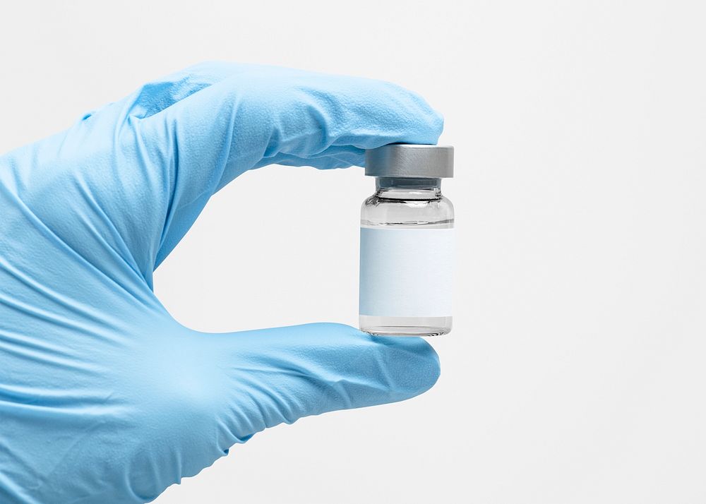 Injection bottle with label mockup psd in scientist's hand