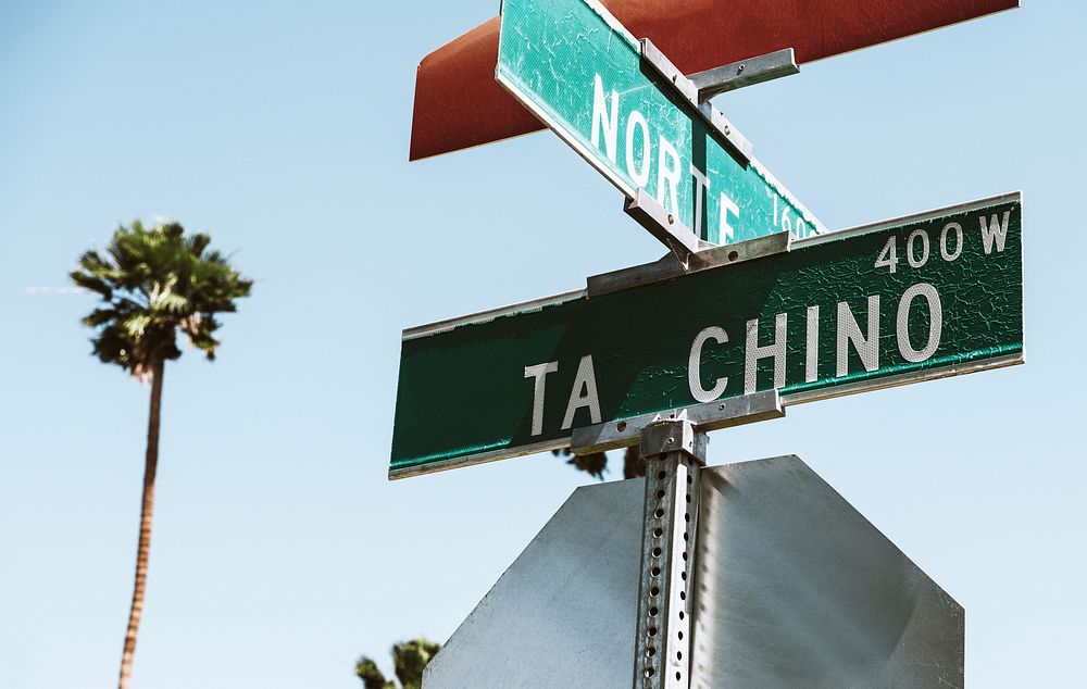 Ta Chino and Norte street signs