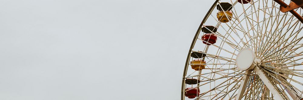 Ferris wheel with a gray sky