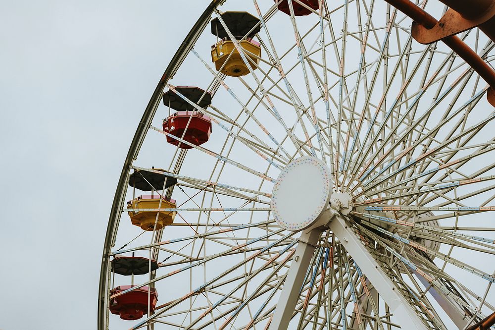 Ferris wheel with a gray sky