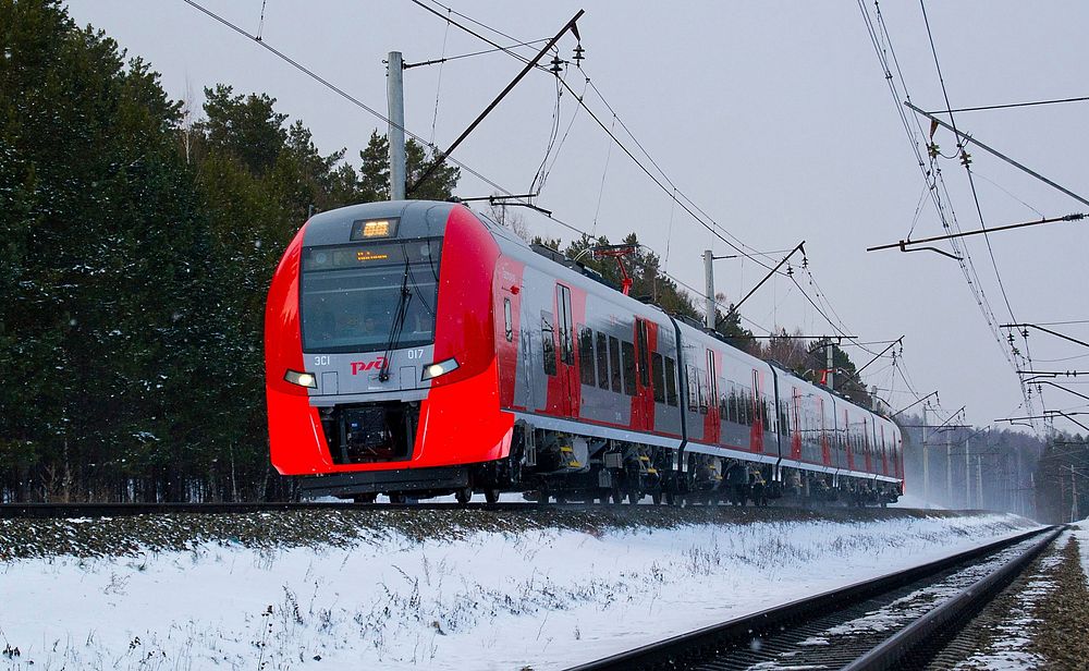 Free incoming suburban train in the misty winter image, public domain CC0 photo.