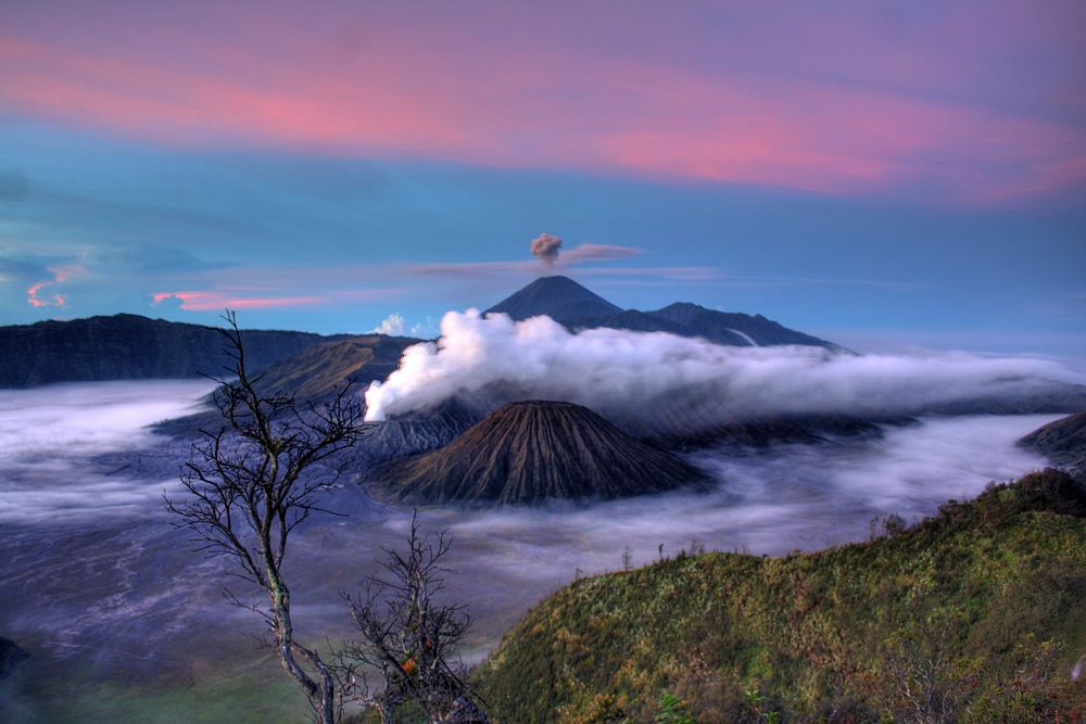 Free Mount Semeru image, public domain landscape CC0 photo.