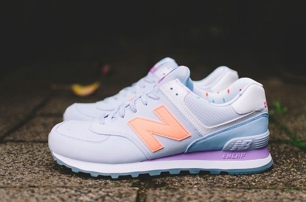 New Balance, sneaker with pastel colors. Location unknown - 12/28/2016