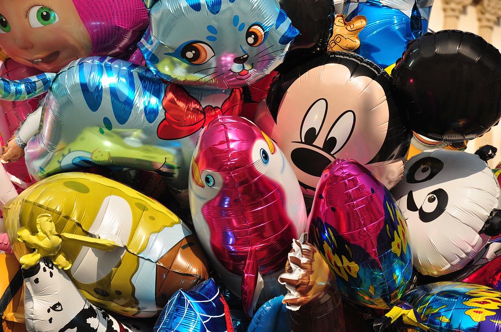 Disney character balloons, amusement park. Location unknown - 02/06/2017