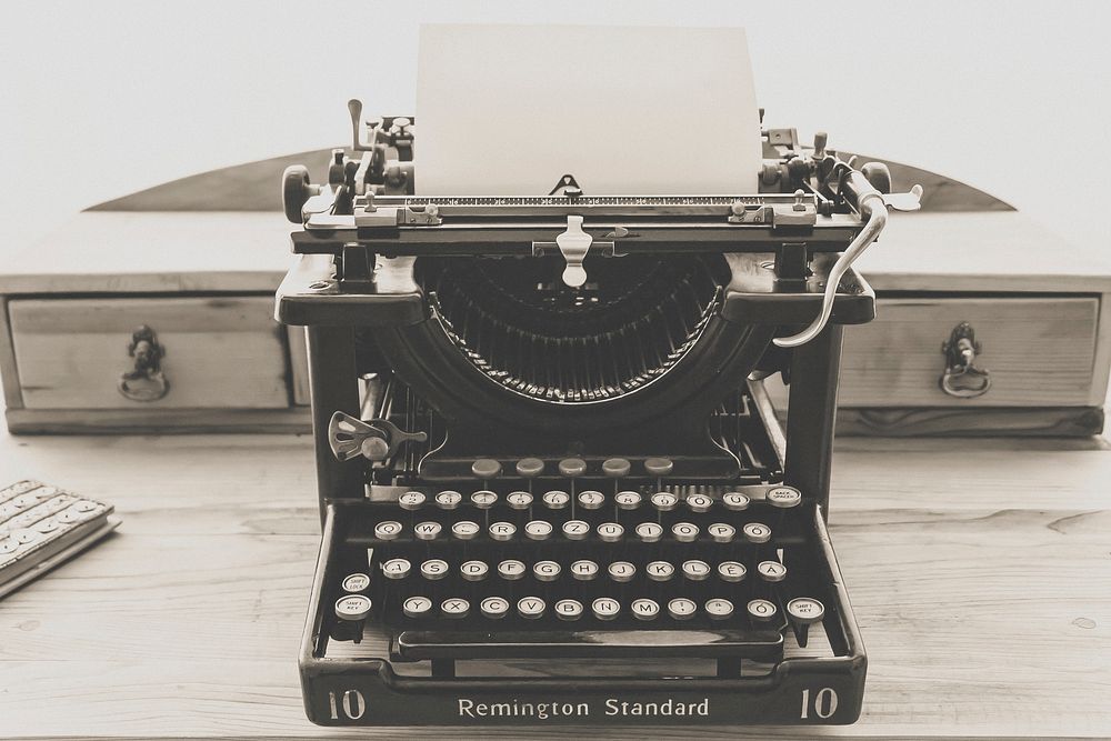 Free typewriter image, public domain CC0 photo.