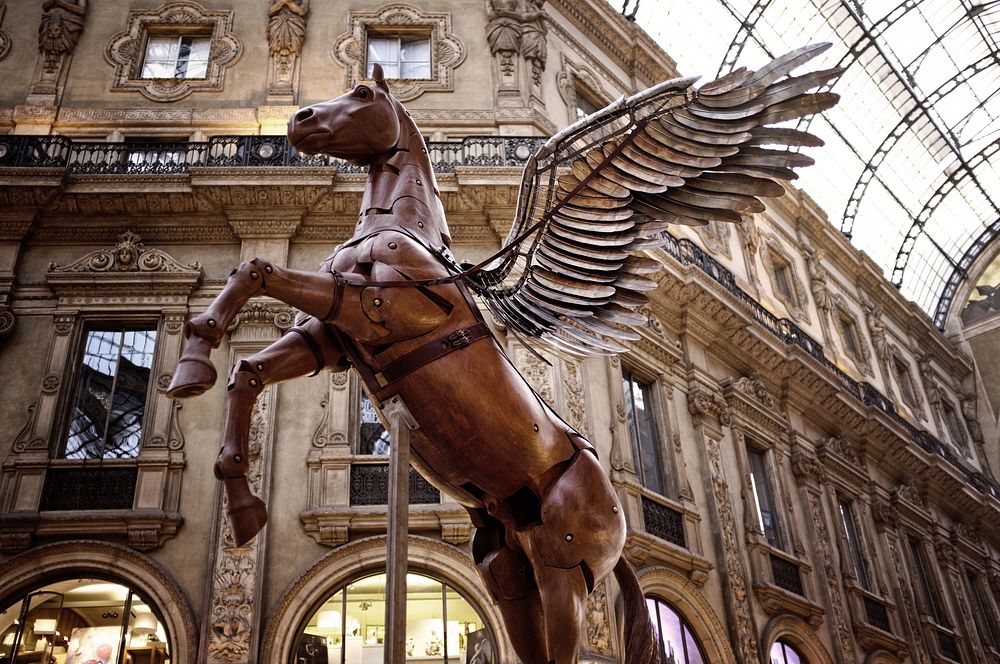 Free Pegasus Statue, Galleria Vittorio Emanuele II, Milan, Italy photo, public domain travel CC0 image.