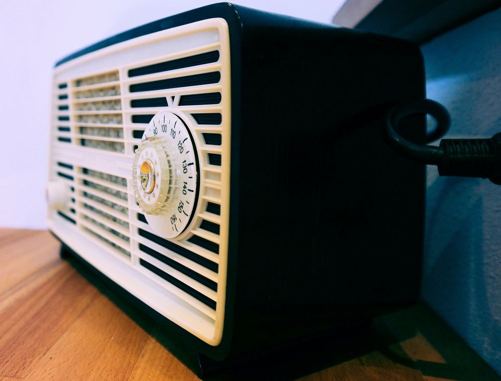 Vintage radio, free public domain CC0 image.