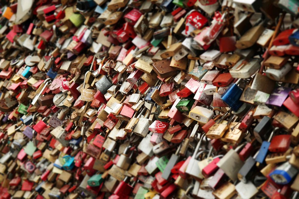 Heart love locks on fence photo, free public domain CC0 image.