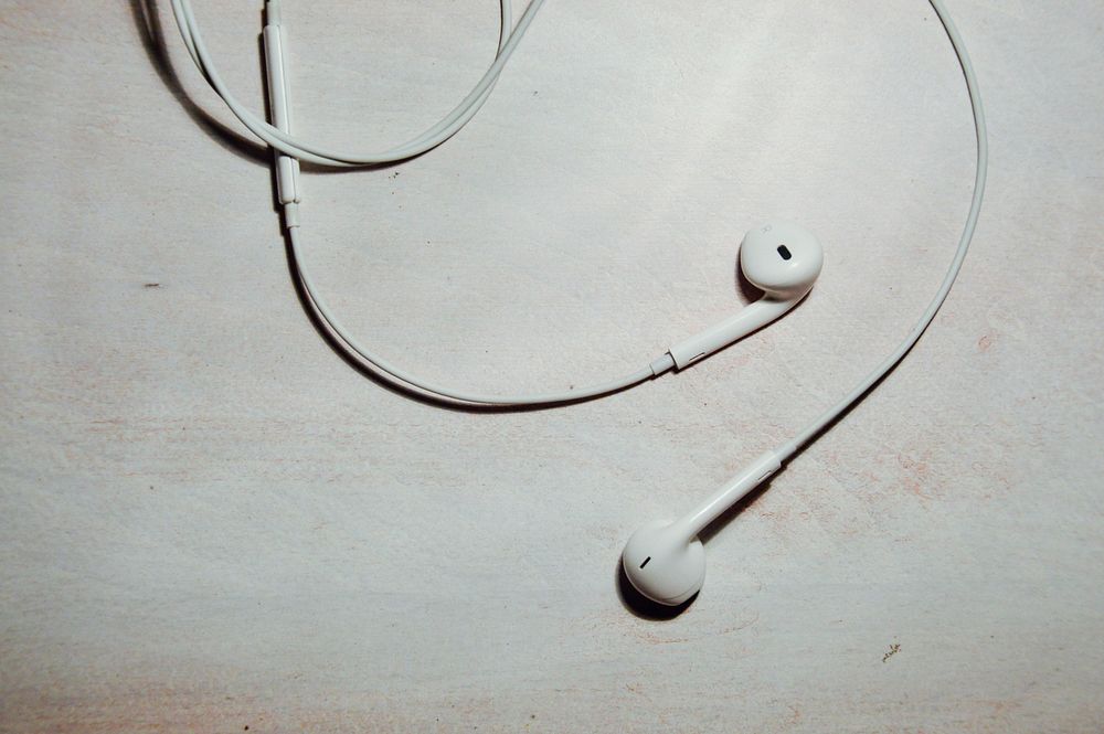 Free white headphone image, public domain CC0 photo.