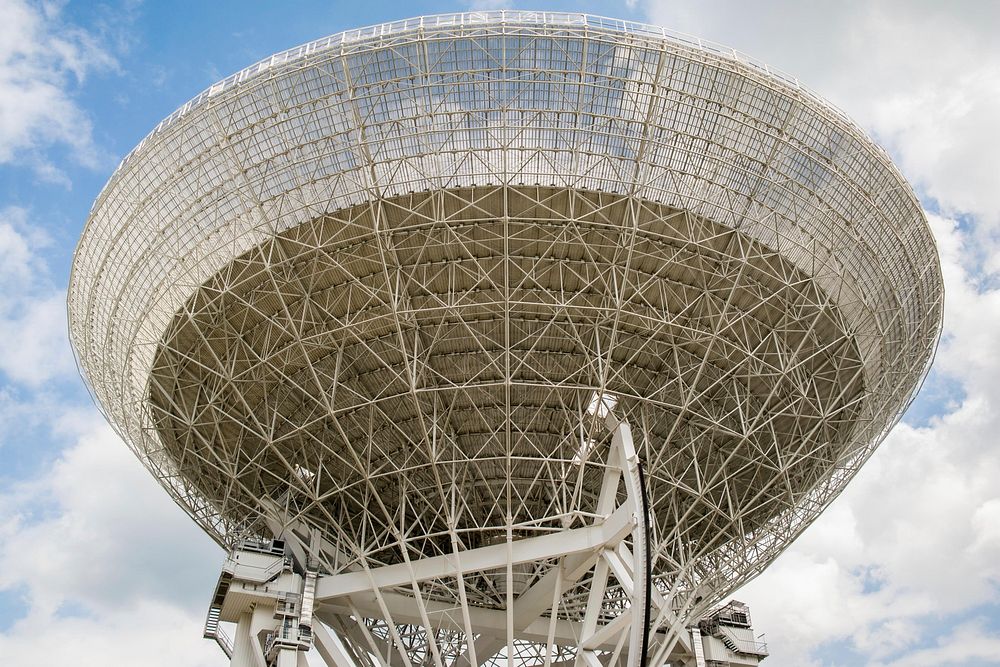 Free antenna image, public domain radio telescope CC0 photo.