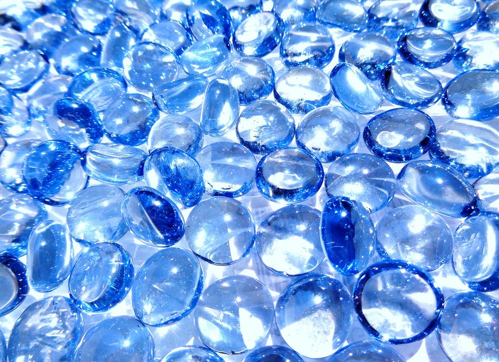 Free blue crystal beads image, public domain CC0 photo.