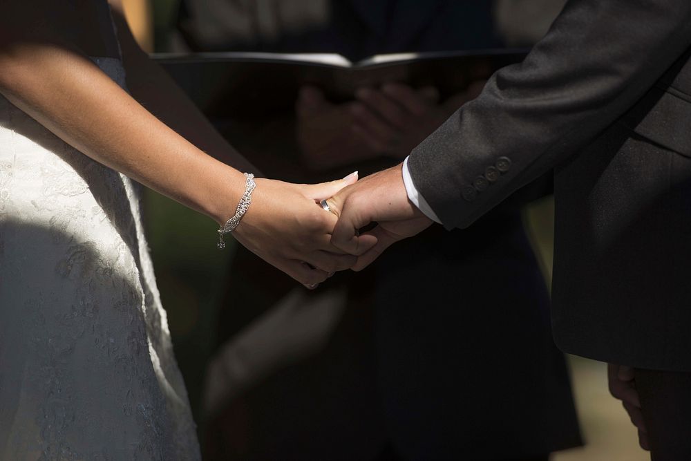 Free couple holding hand on wedding day image, public domain CC0.