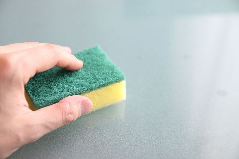 Cleaning glass surface with sponge, free public domain CC0 photo