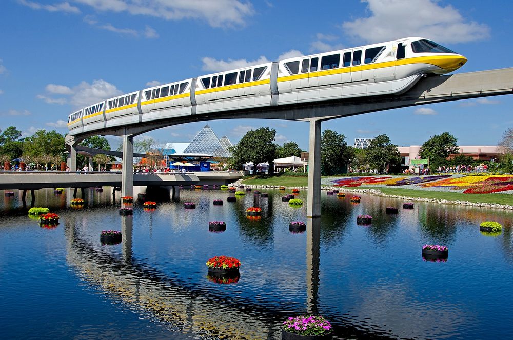 Free train on monorail image, public domain CC0 photo.