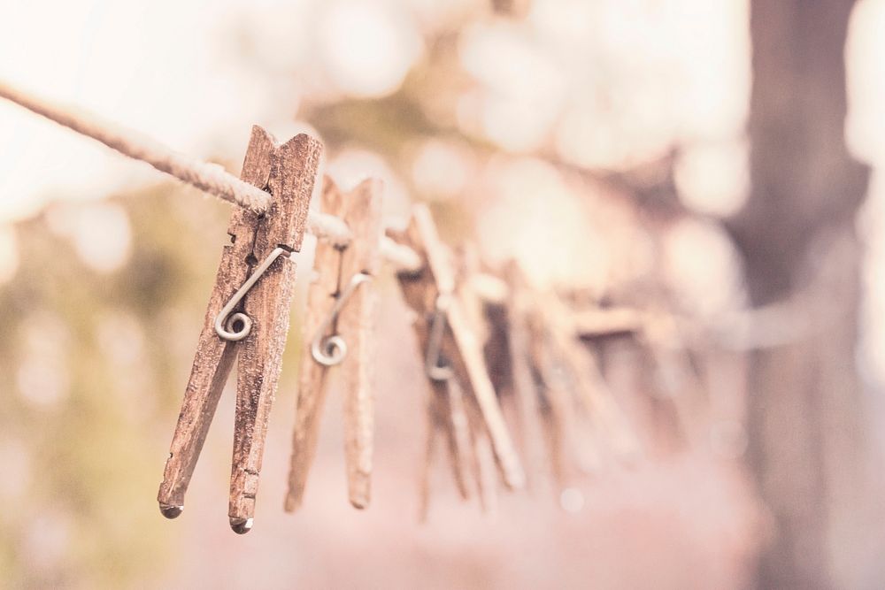 wooden laundry clips, free public domain CC0 photo