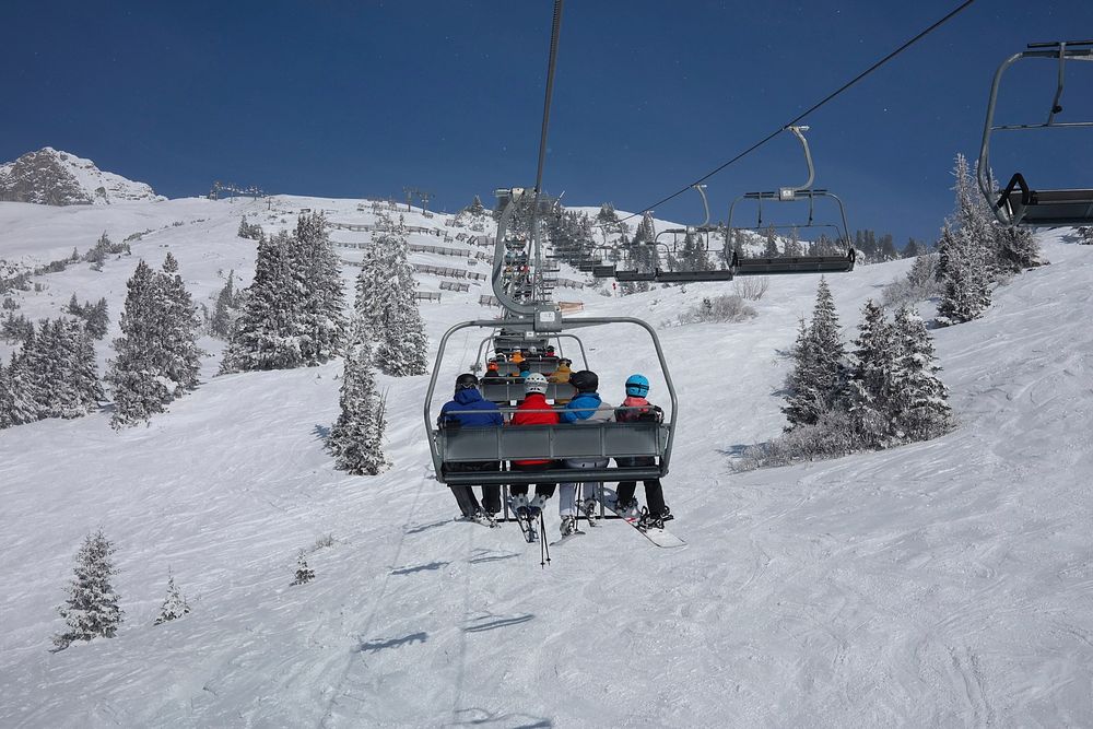 Free ski lift public domain CC0 photo.