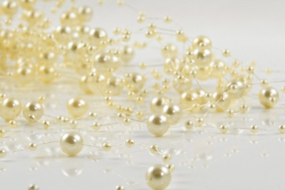 Free golden pearl chains image, public domain CC0 photo.